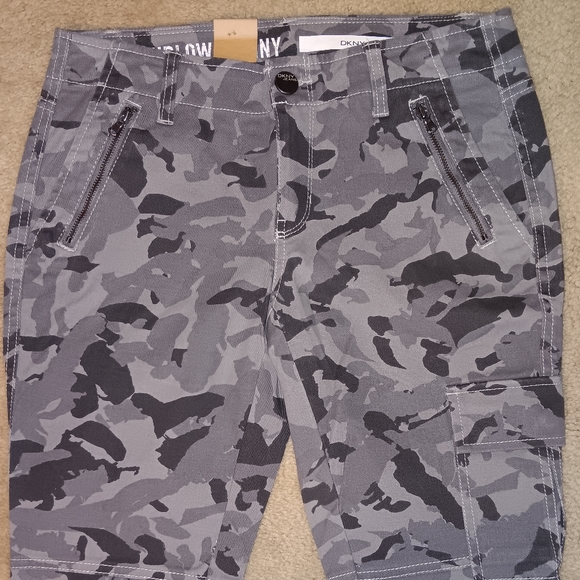 DKNY Jeans Ludlow Skinny Cargo Grey Camo Size 2 NWT - Picture 2 of 10